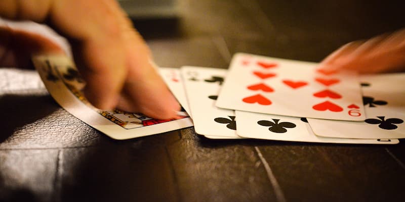 Cách chơi bài phỏm lưu ý khi áp dụng